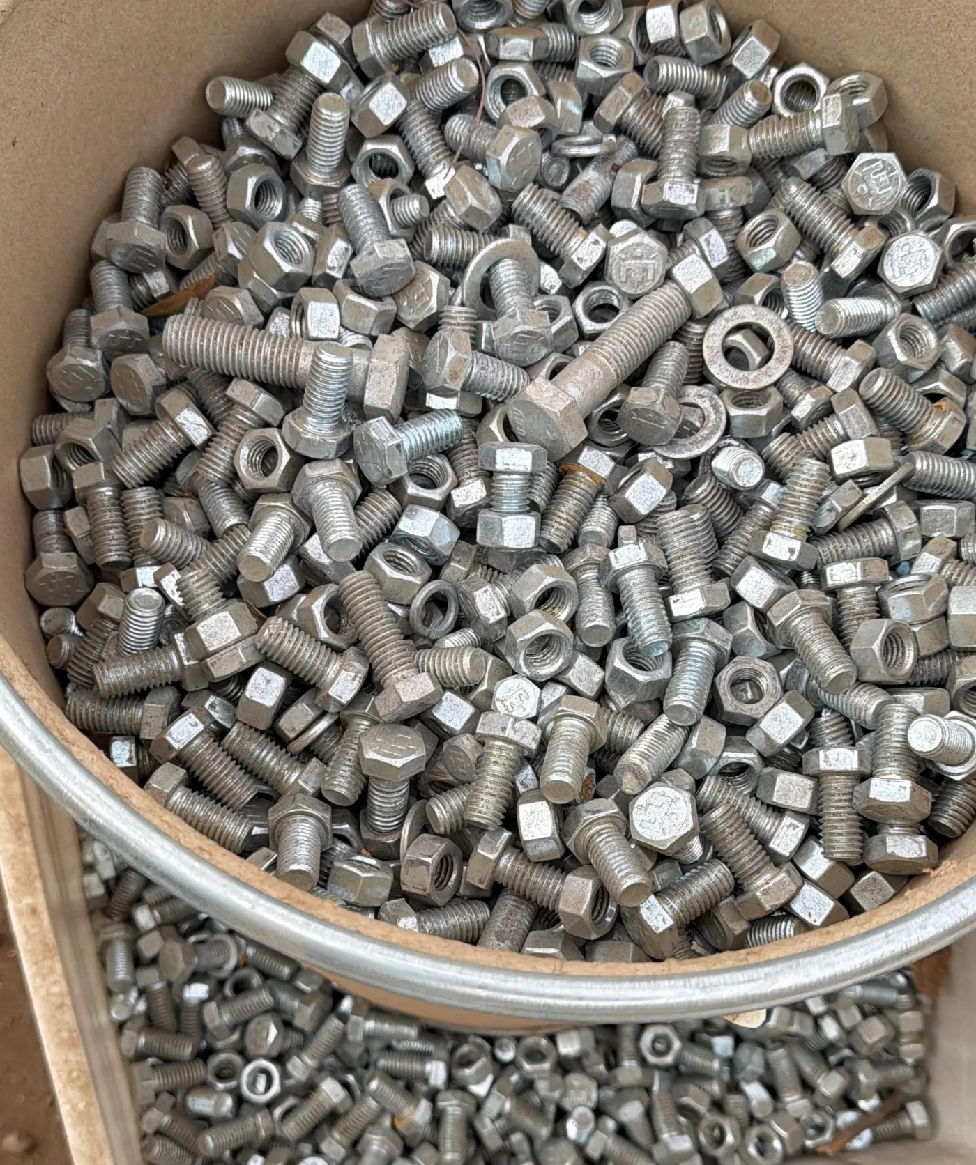Materiales metálicos usados para construcción disponibles en KONSTANDER Lampa - foto 1