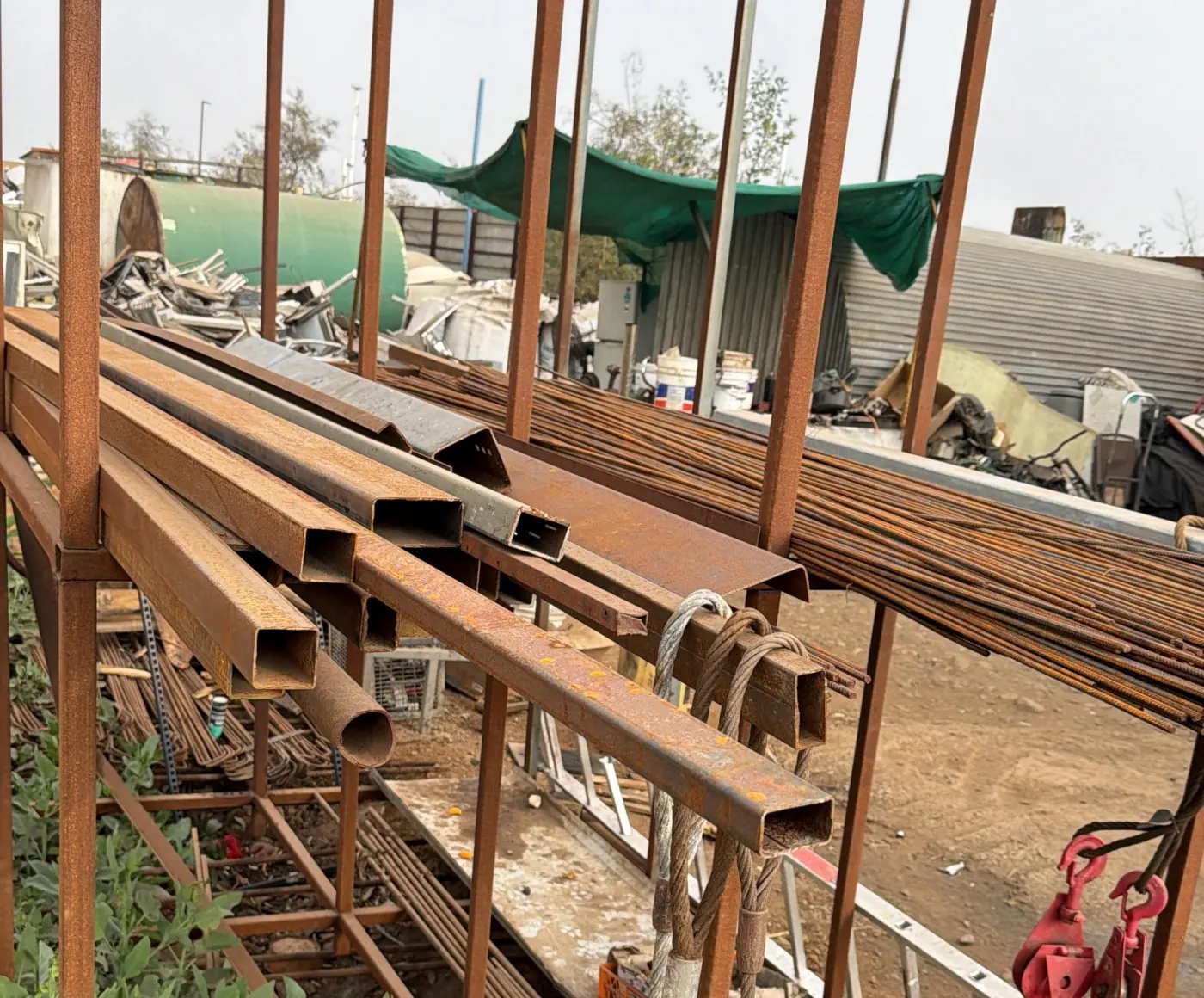 Materiales metálicos usados para construcción disponibles en KONSTANDER Lampa - foto 9