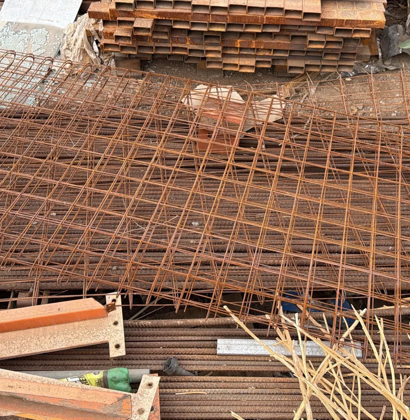 Materiales metálicos usados para construcción disponibles en KONSTANDER Lampa - foto 10