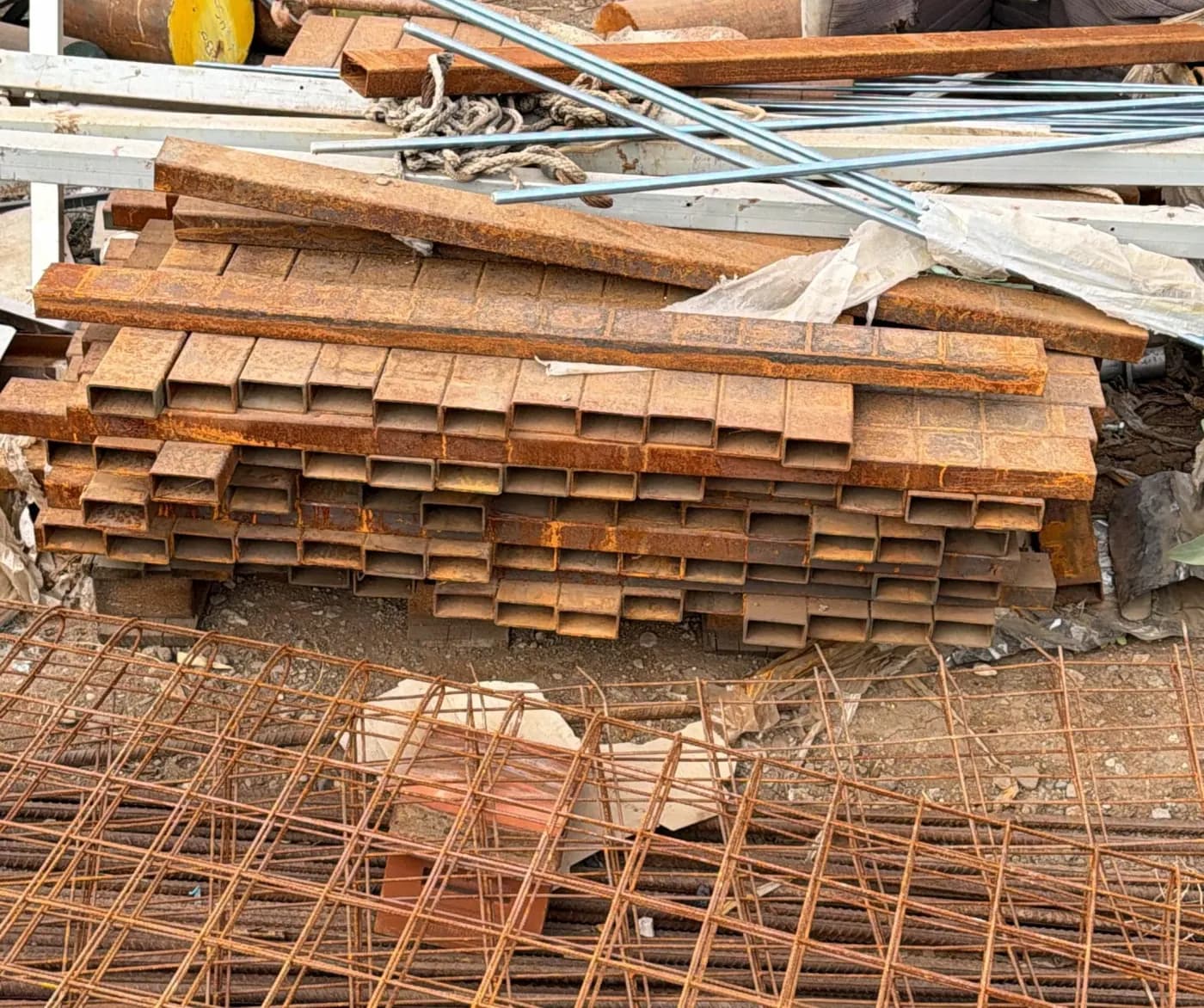 Materiales metálicos usados para construcción disponibles en KONSTANDER Lampa - foto 11