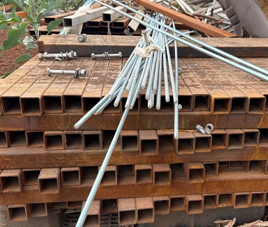 Materiales metálicos usados para construcción disponibles en KONSTANDER Lampa - foto 12