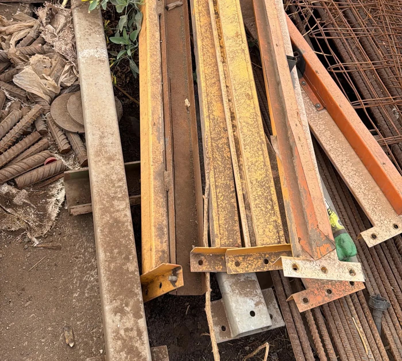 Materiales metálicos usados para construcción disponibles en KONSTANDER Lampa - foto 14