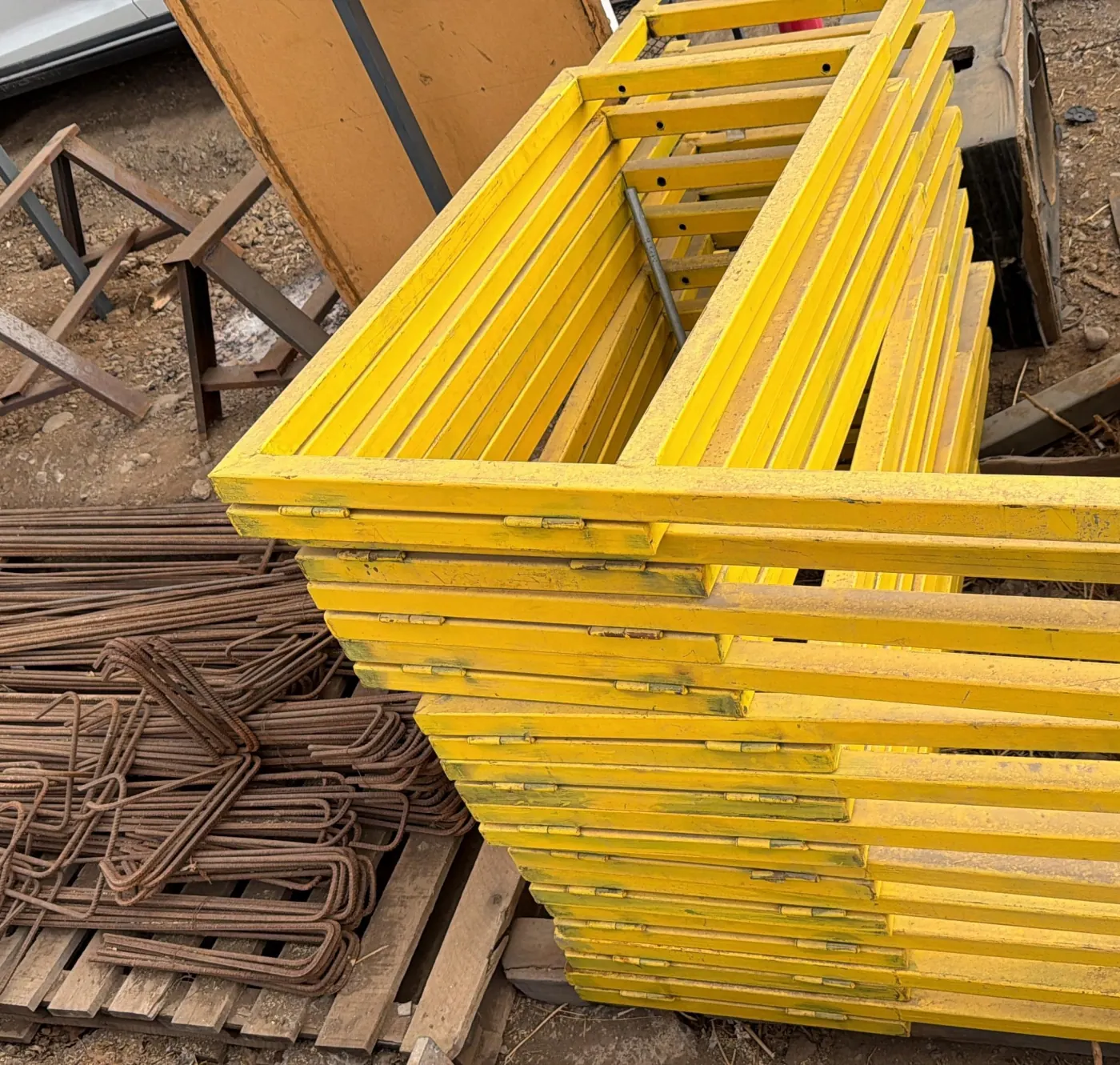 Materiales metálicos usados para construcción disponibles en KONSTANDER Lampa - foto 15
