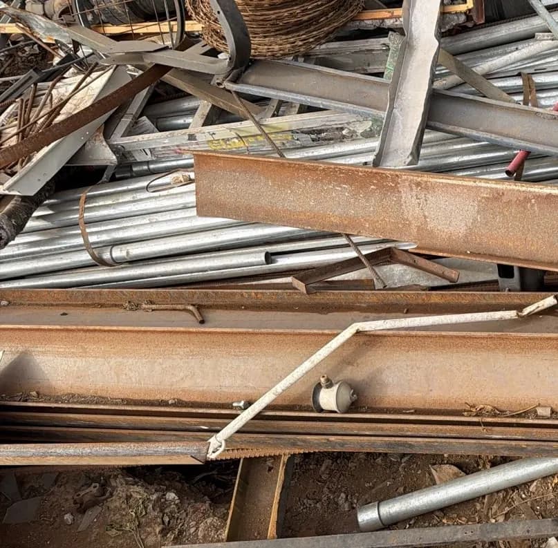 Materiales metálicos usados para construcción disponibles en KONSTANDER Lampa - foto 17