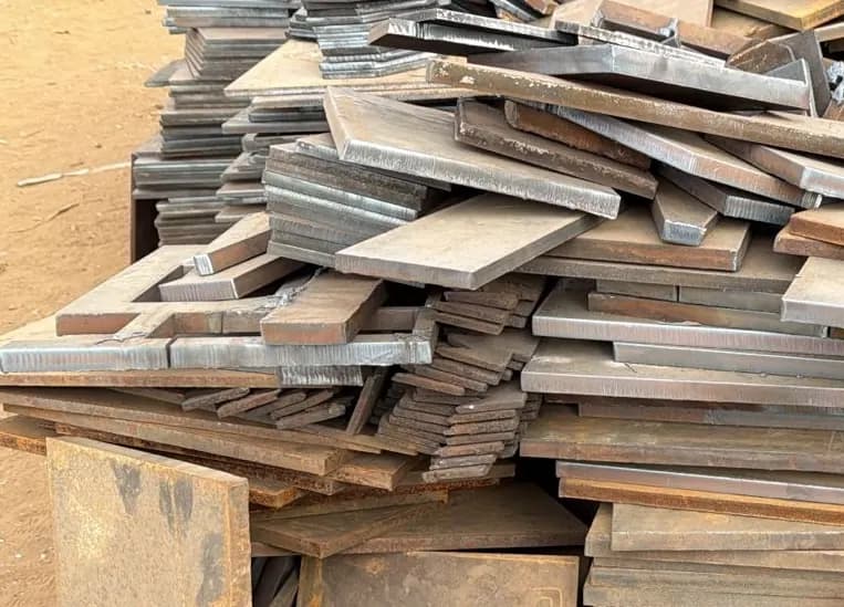 Materiales metálicos usados para construcción disponibles en KONSTANDER Lampa - foto 23